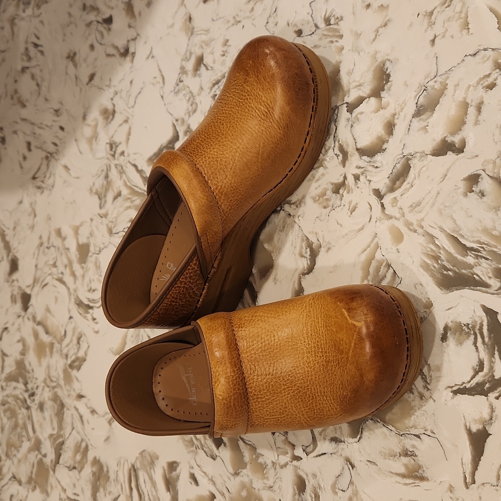 Dansko Professional Clog/mule Honey Distressed color
